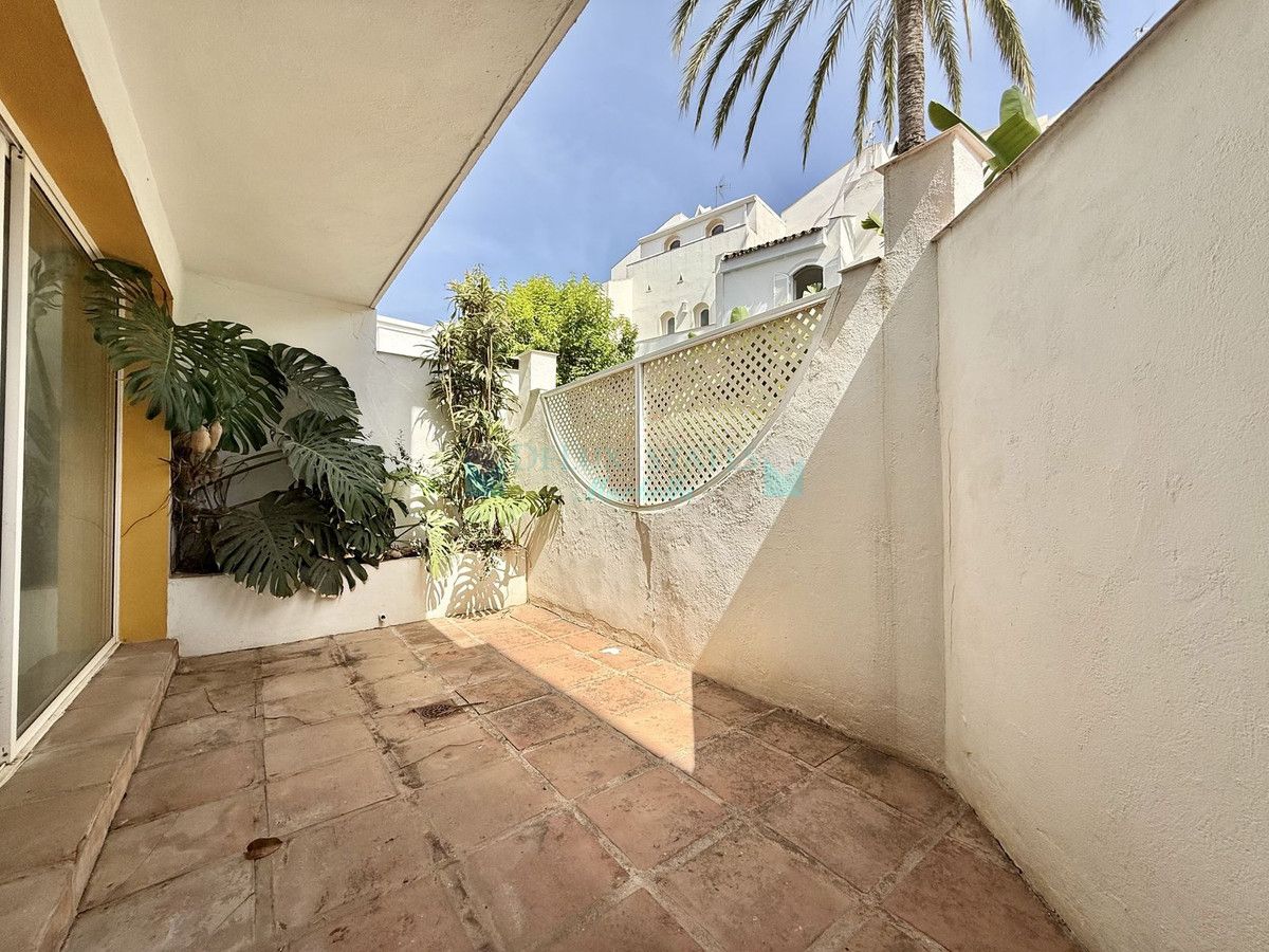 Town House for sale in Nueva Andalucia