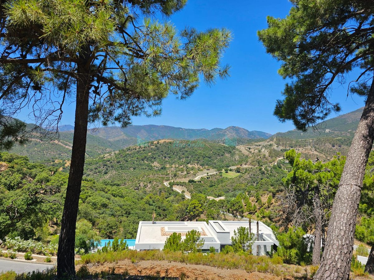 Plot for sale in La Zagaleta, Benahavis