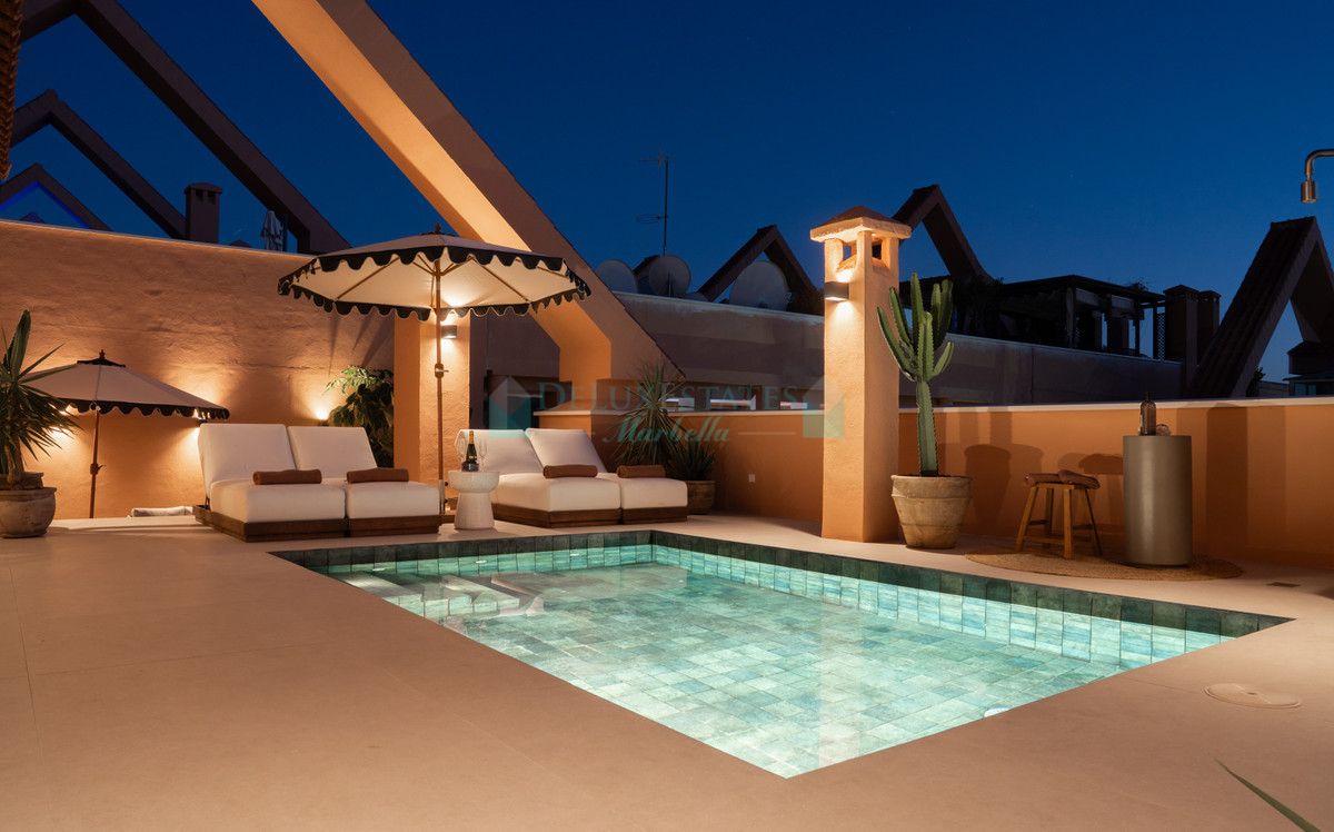 Penthouse for sale in Nueva Andalucia