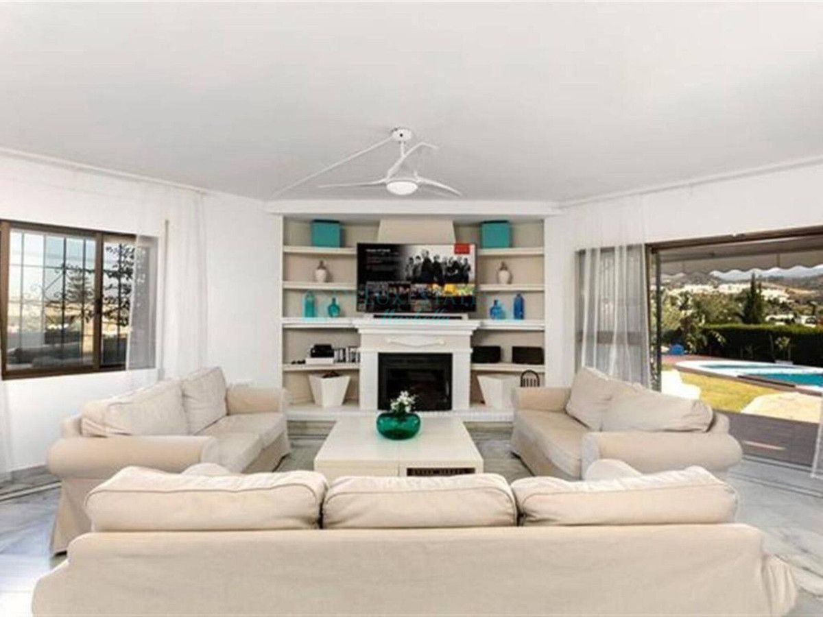 Villa for sale in Nueva Andalucia