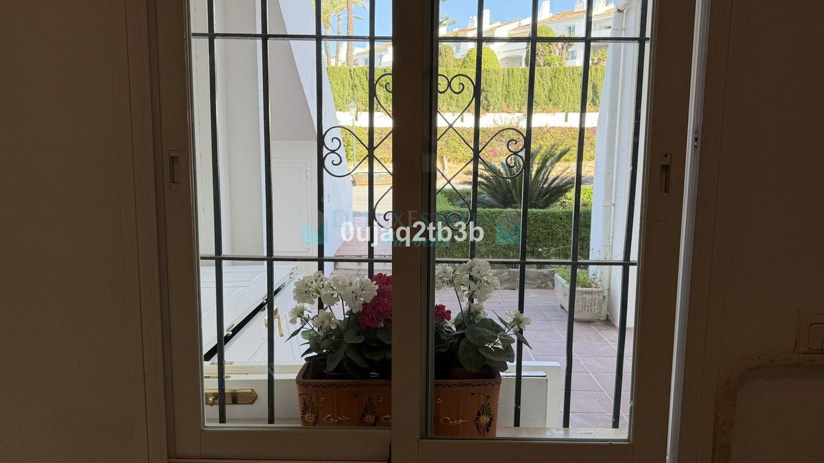 Ground Floor Apartment for sale in Nueva Andalucia