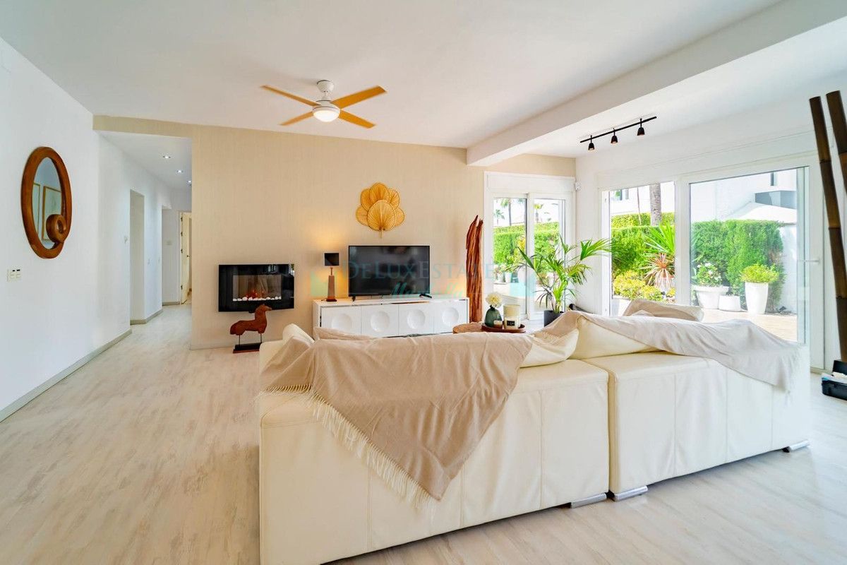 Villa en alquiler en Marbesa, Marbella Este