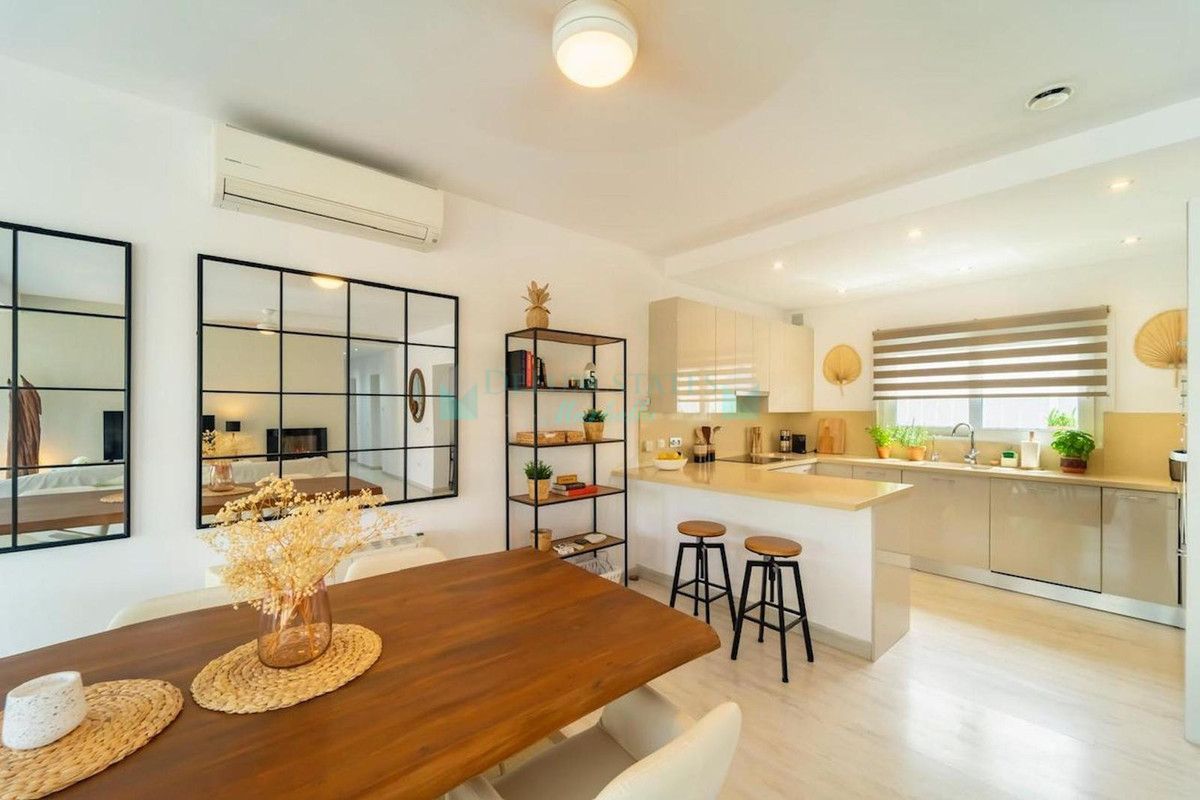 Villa en alquiler en Marbesa, Marbella Este