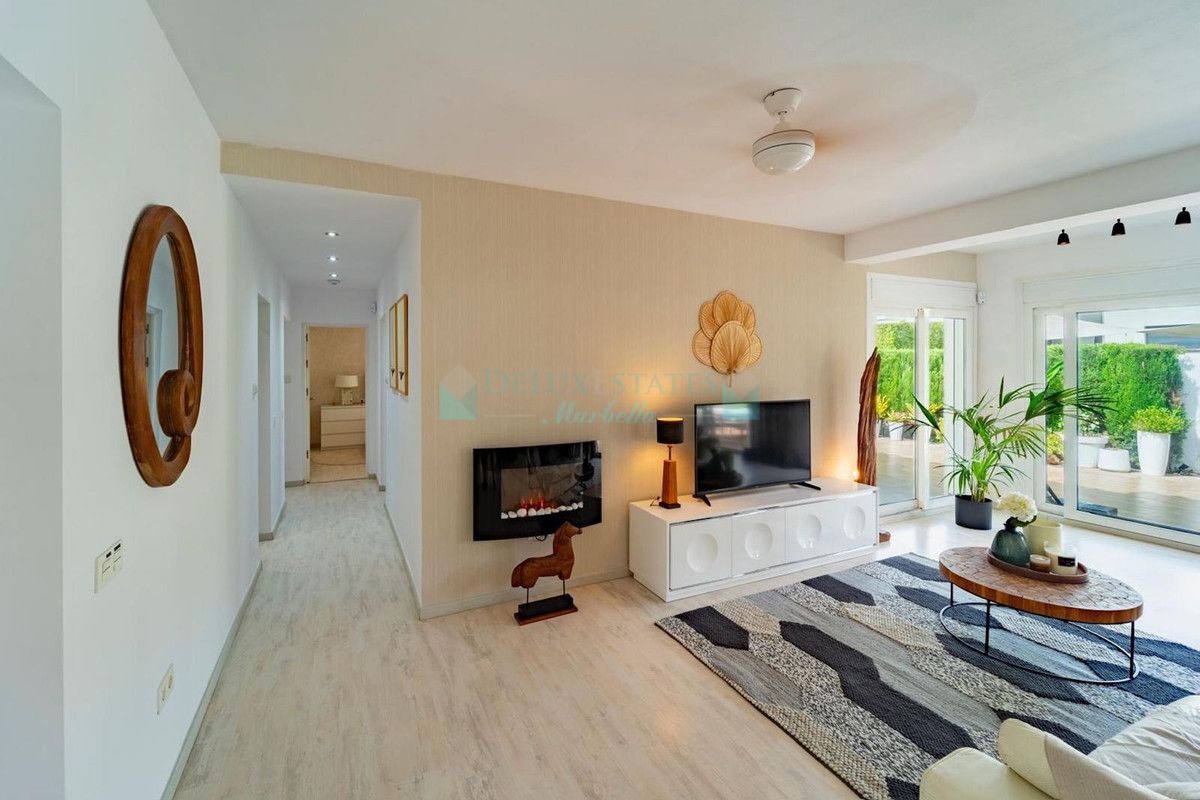 Villa en alquiler en Marbesa, Marbella Este