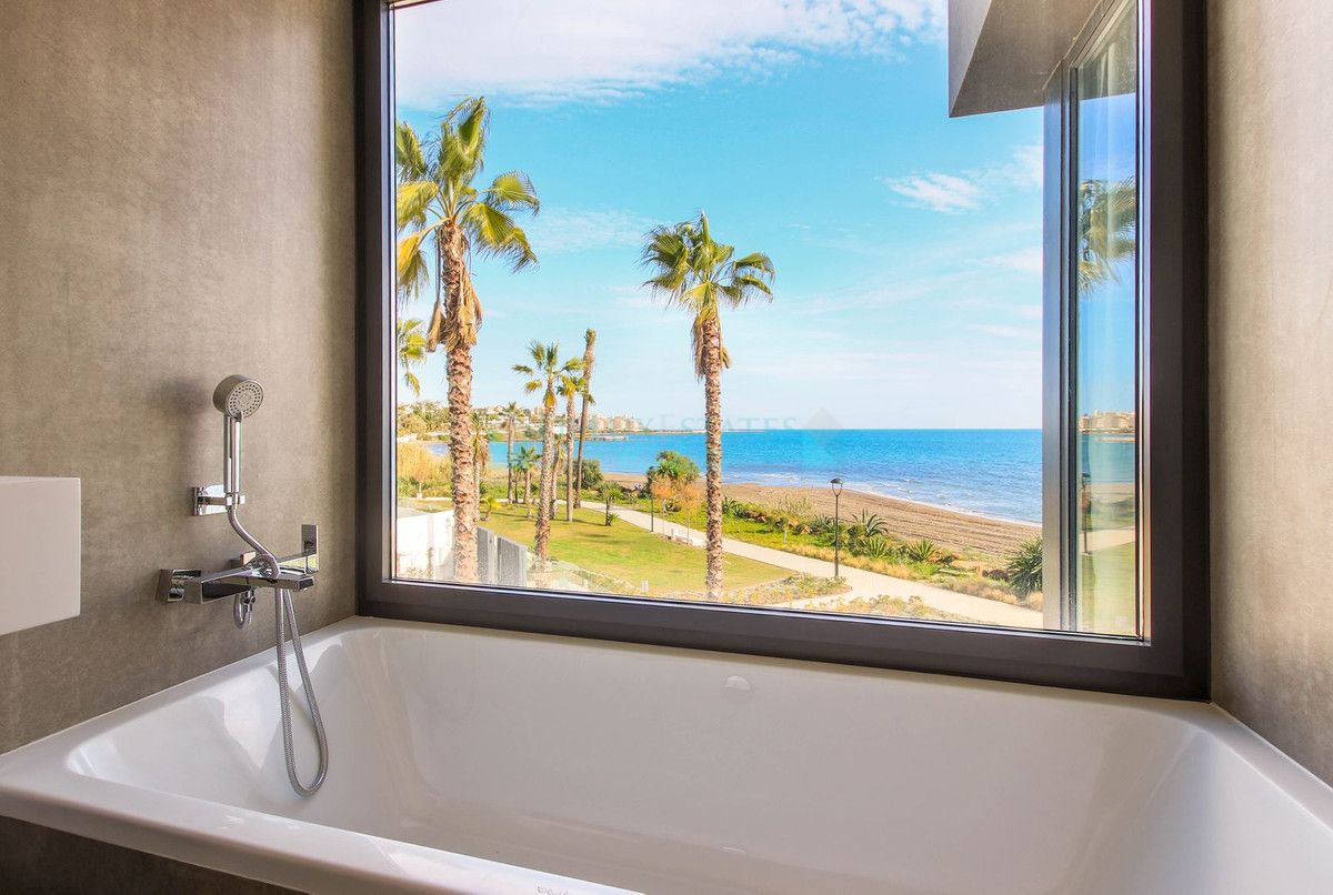 Town House for sale in Estepona