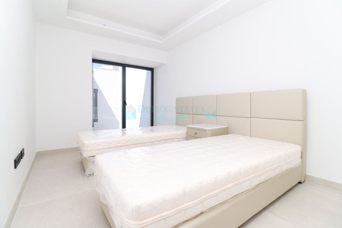 Town House for sale in Estepona