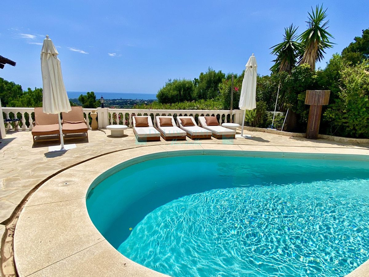 Villa en venta en El Padron, Estepona