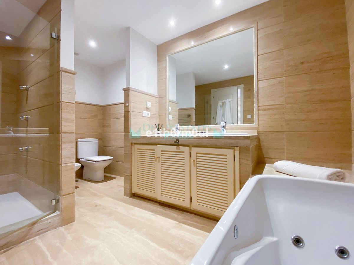 Ground Floor Apartment for sale in Nueva Andalucia