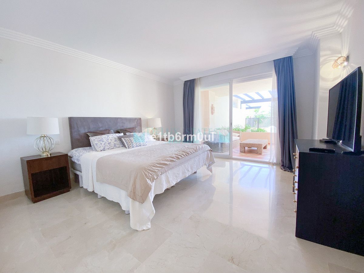 Ground Floor Apartment for sale in Nueva Andalucia