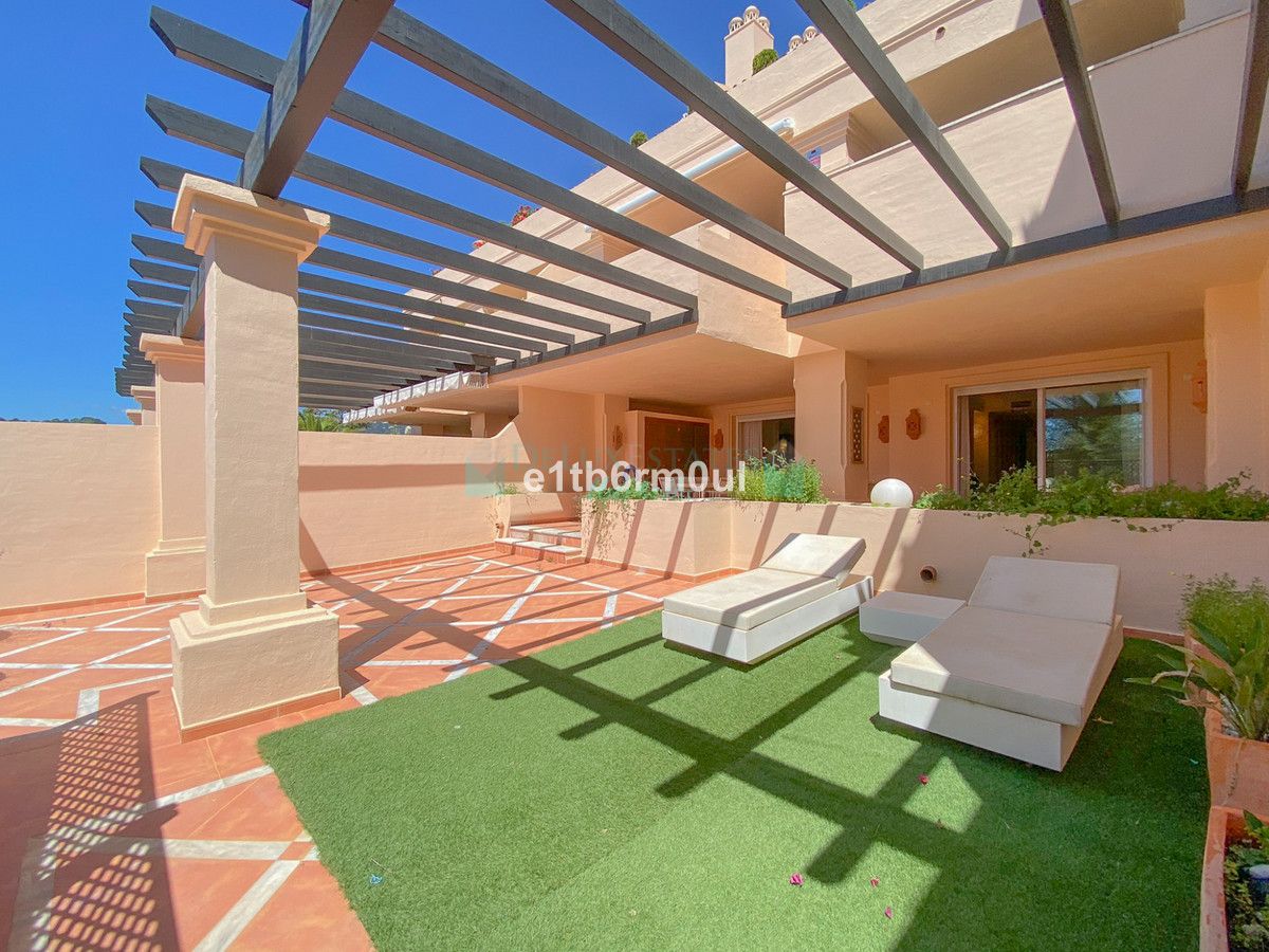 Ground Floor Apartment for sale in Nueva Andalucia