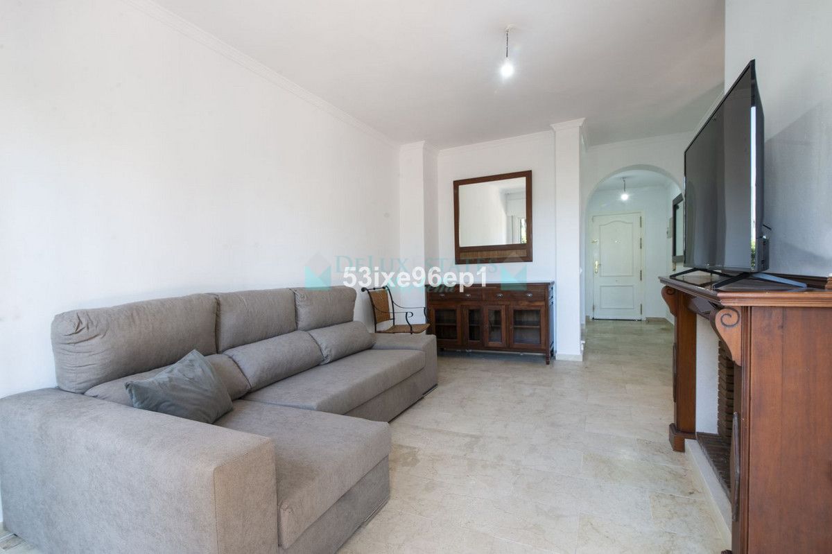 Villa Pareada en venta en New Golden Mile, Estepona
