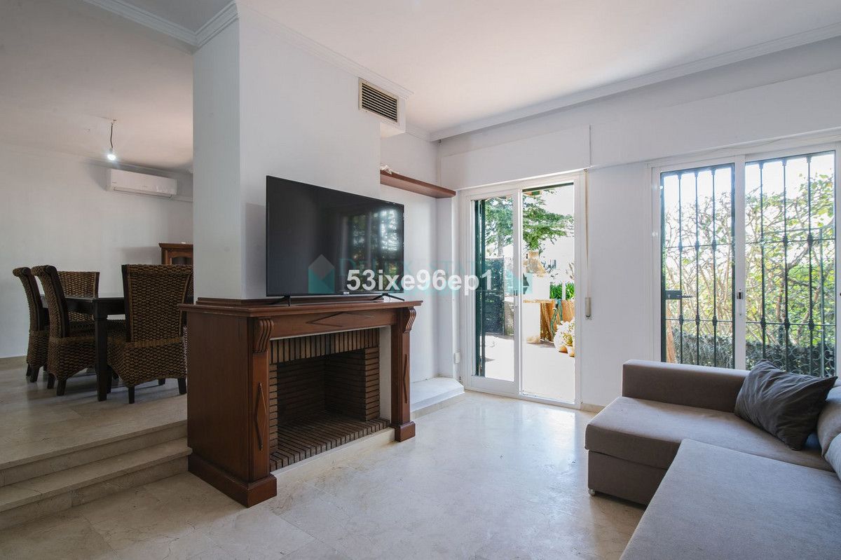 Villa Pareada en venta en New Golden Mile, Estepona