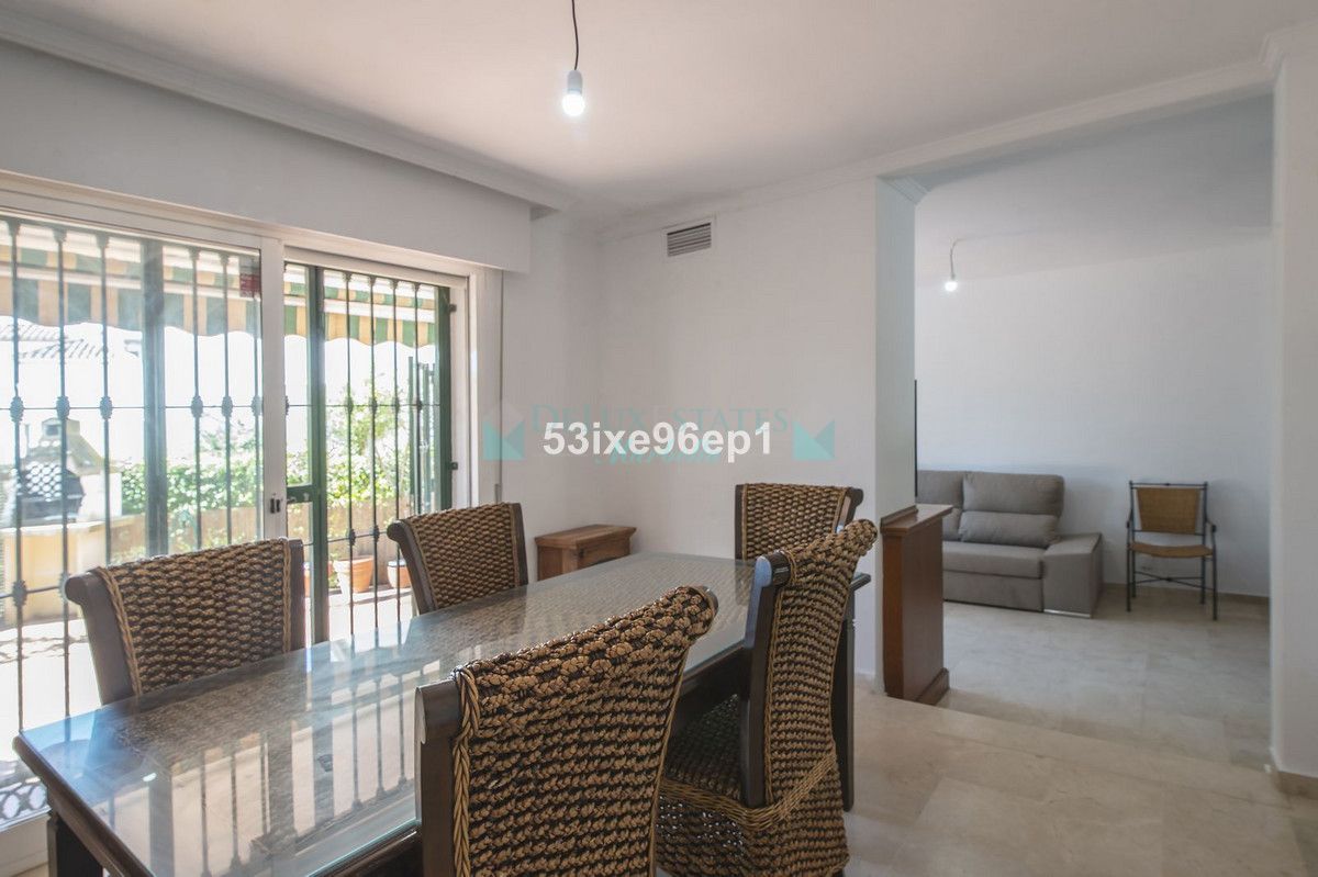Villa Pareada en venta en New Golden Mile, Estepona