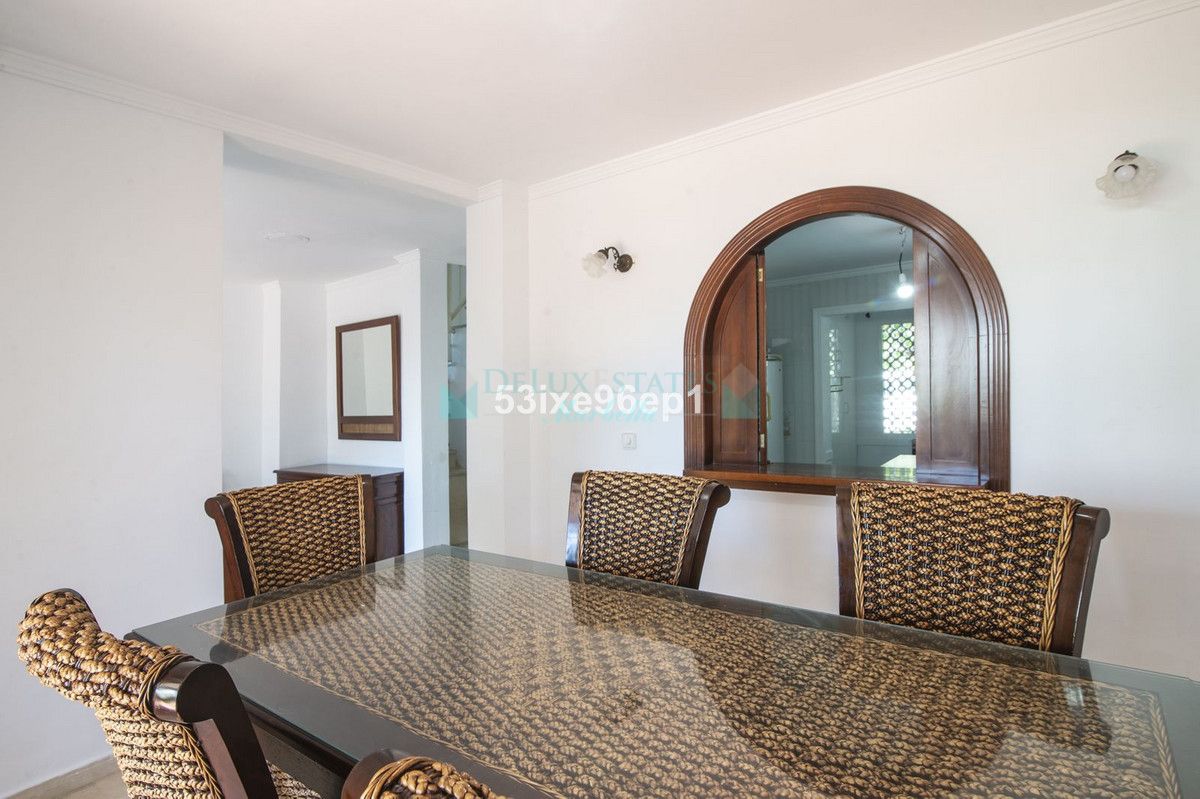 Villa Pareada en venta en New Golden Mile, Estepona