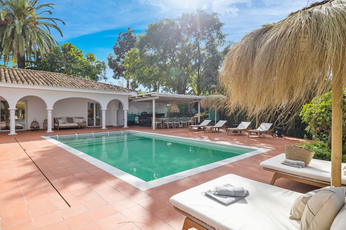 Villa for sale in Hacienda las Chapas, Marbella East