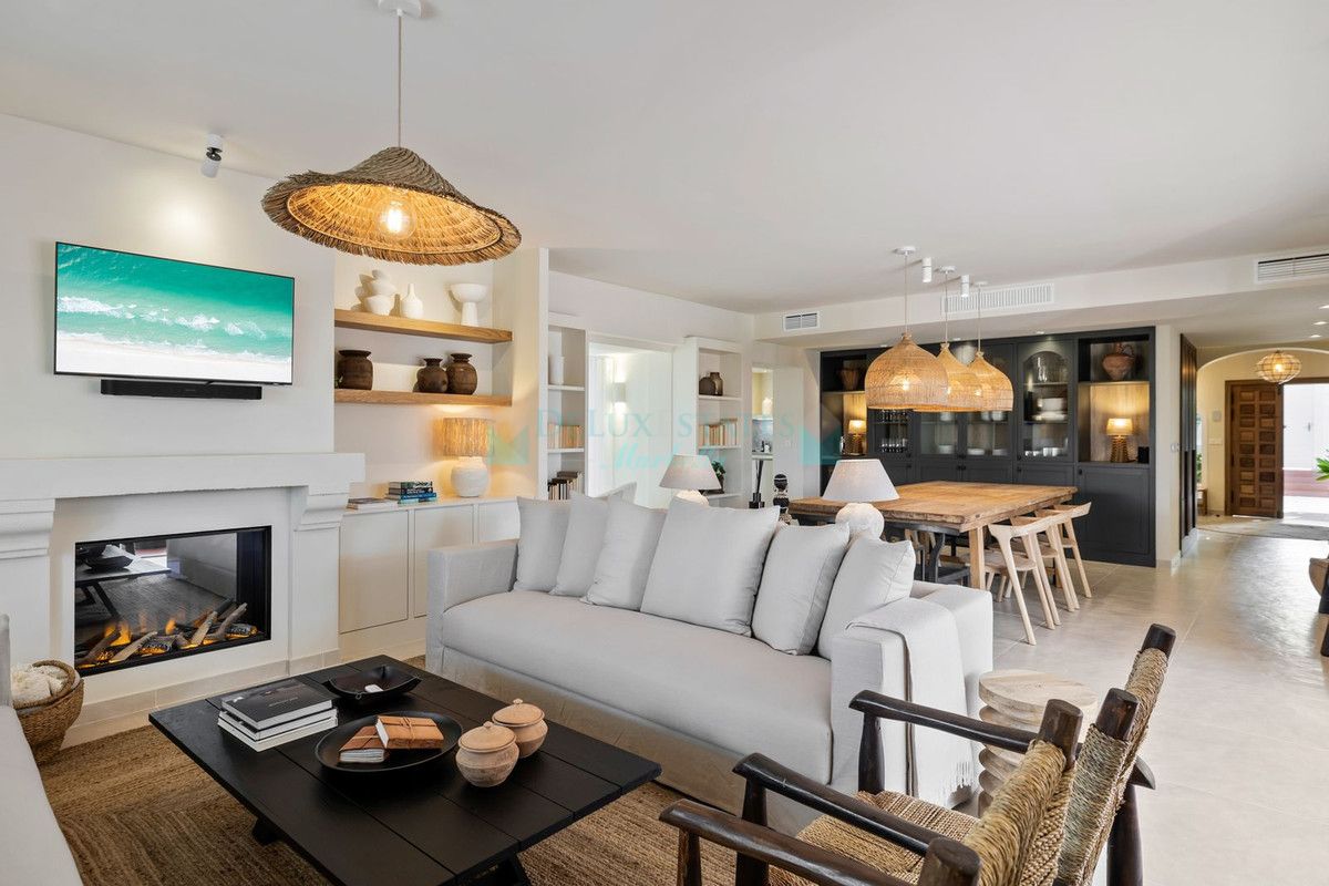 Villa for sale in Hacienda las Chapas, Marbella East