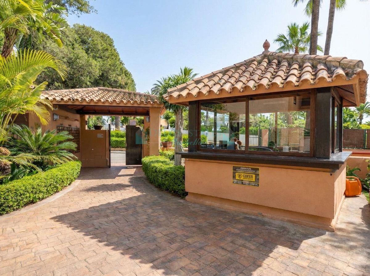 Apartamento Planta Baja en venta en Las Chapas, Marbella Este