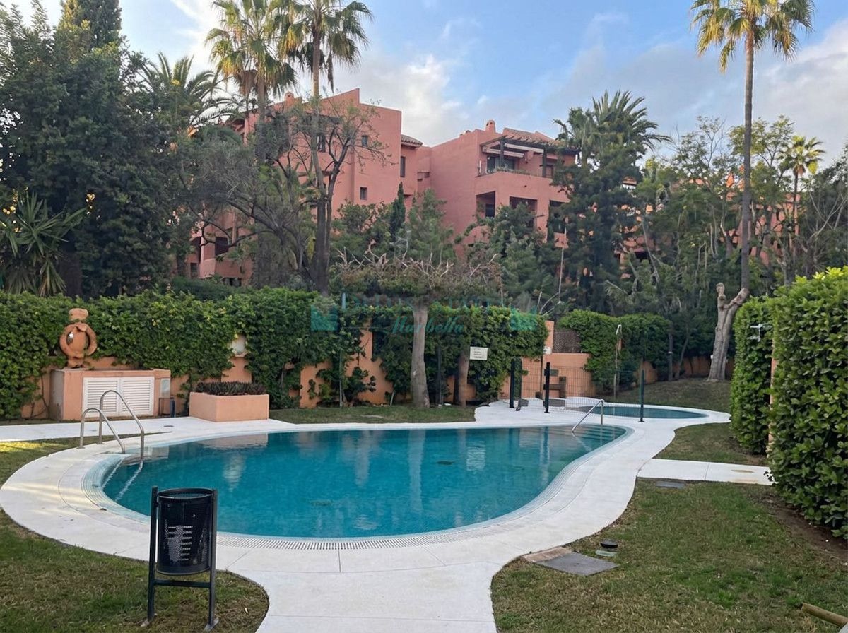 Apartamento Planta Baja en venta en Las Chapas, Marbella Este