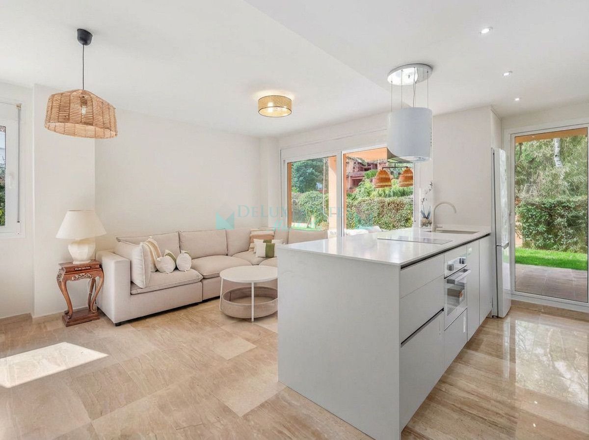 Apartamento Planta Baja en venta en Las Chapas, Marbella Este