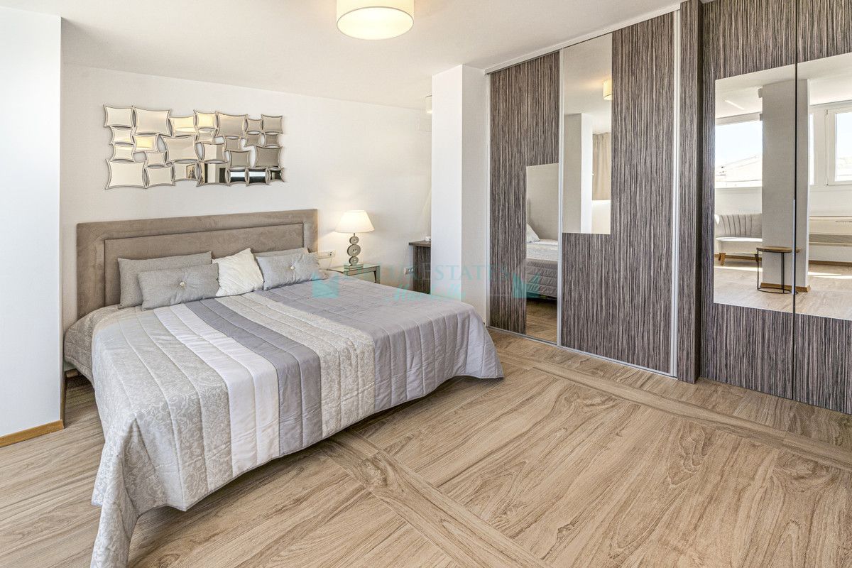 Penthouse for sale in Estepona