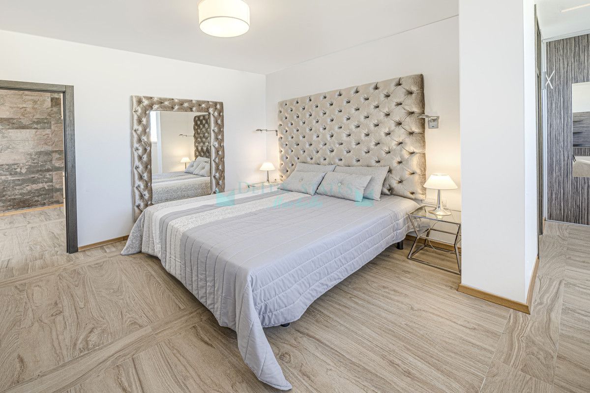 Penthouse for sale in Estepona