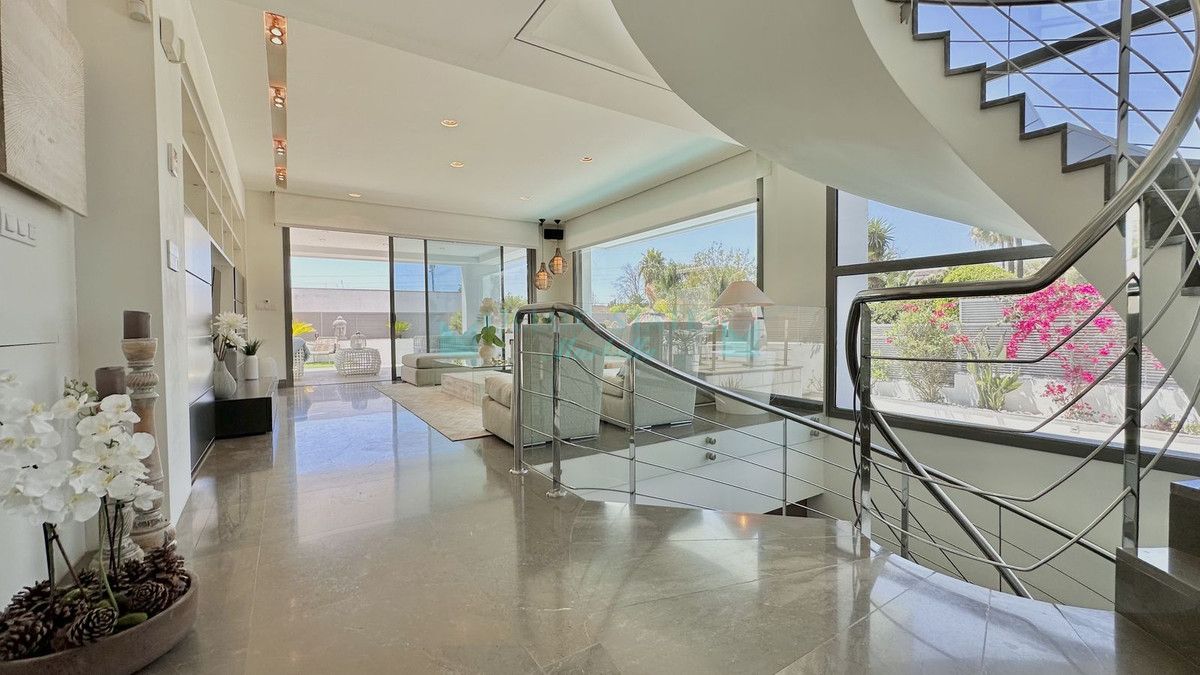 Villa for sale in Nagüeles, Marbella Golden Mile