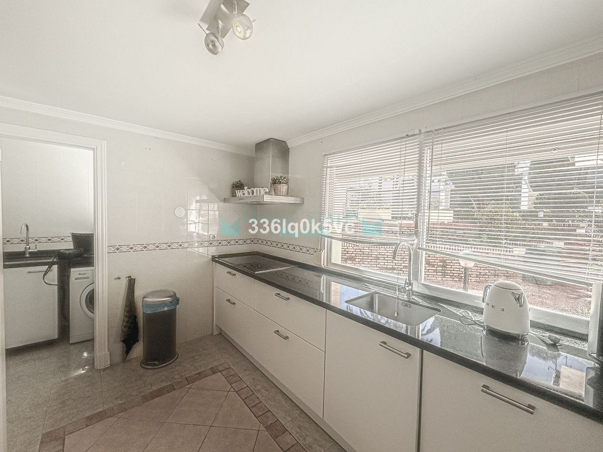 Town House for sale in Estepona