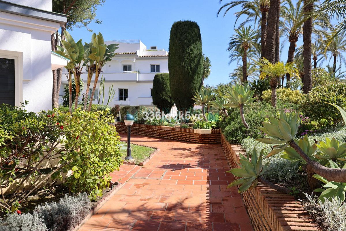 Town House for sale in Estepona