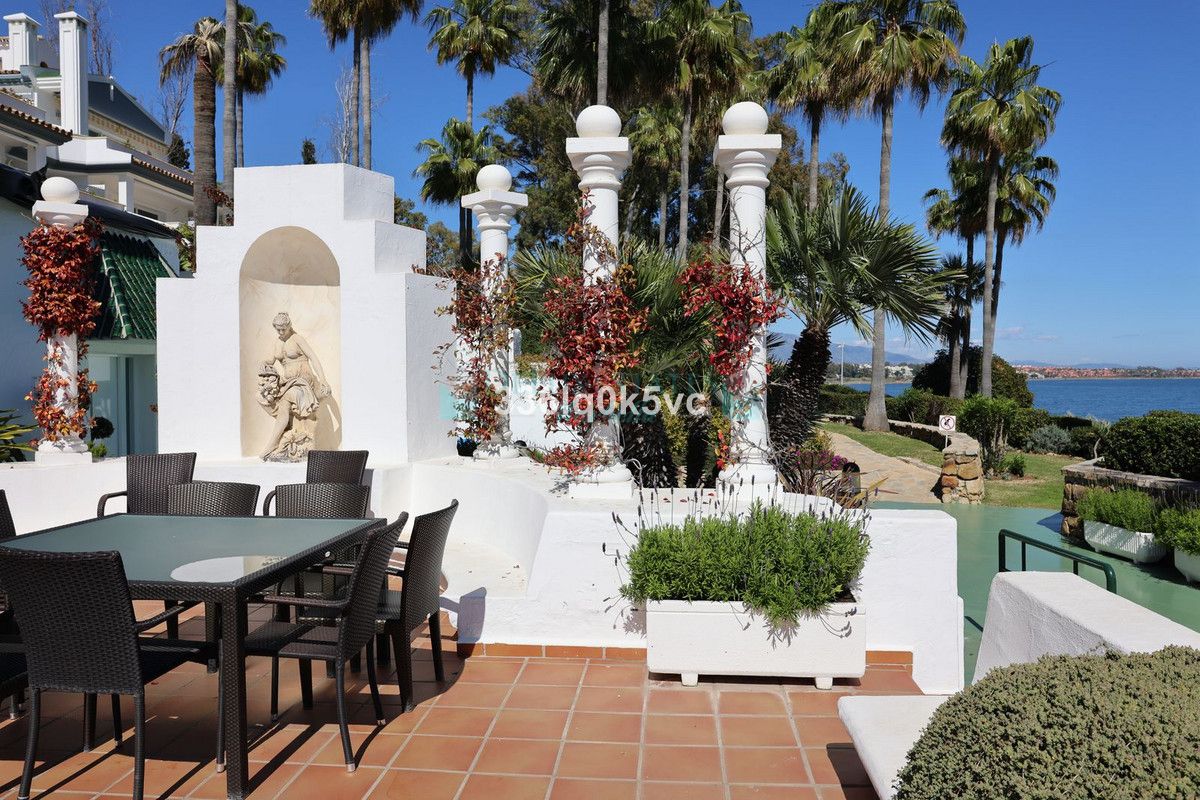Town House for sale in Estepona