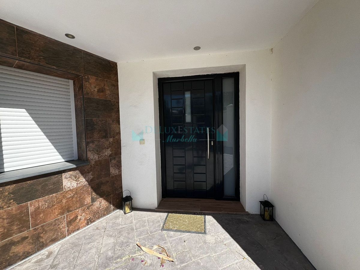 Villa for sale in Estepona