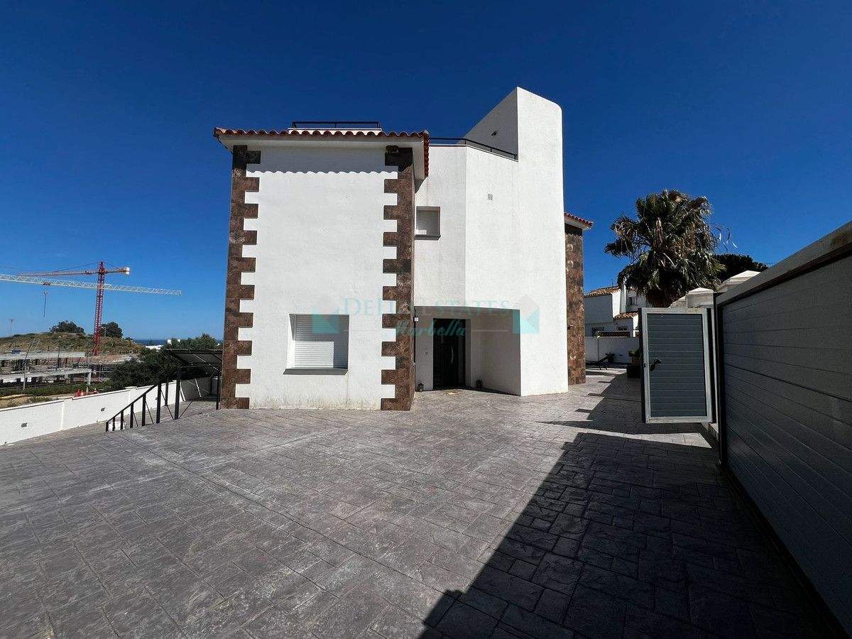 Villa for sale in Estepona