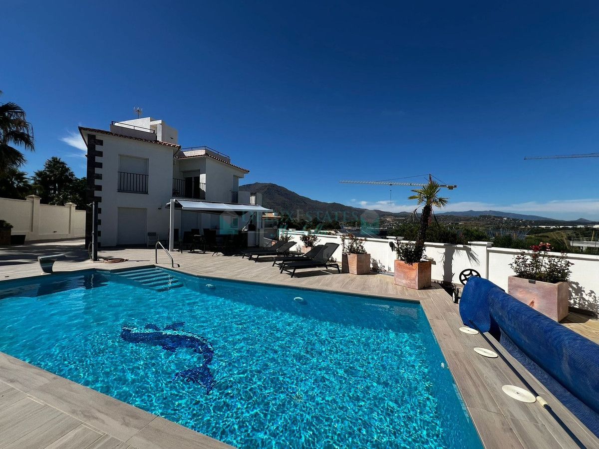 Villa for sale in Estepona