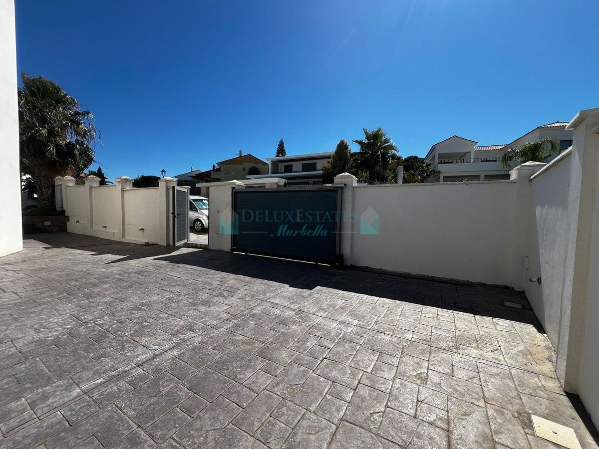 Villa for sale in Estepona