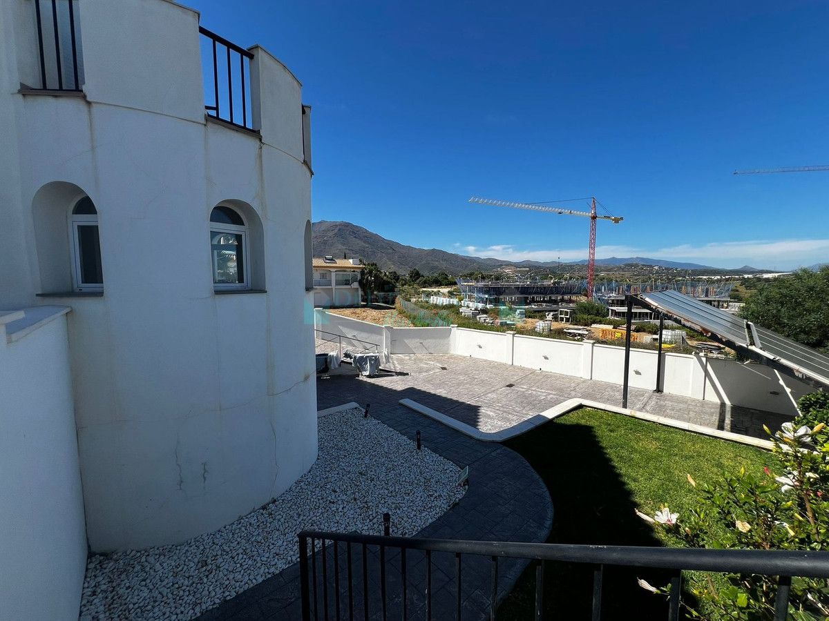 Villa for sale in Estepona