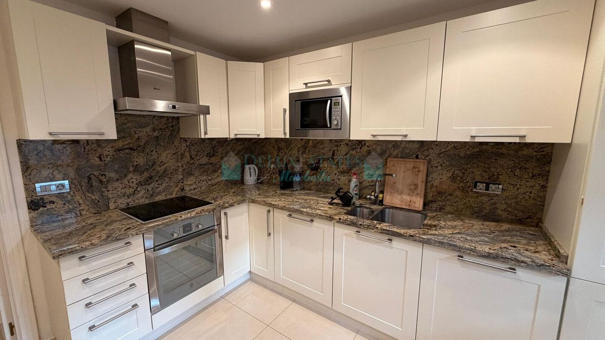 Town House for rent in La Quinta, Benahavis