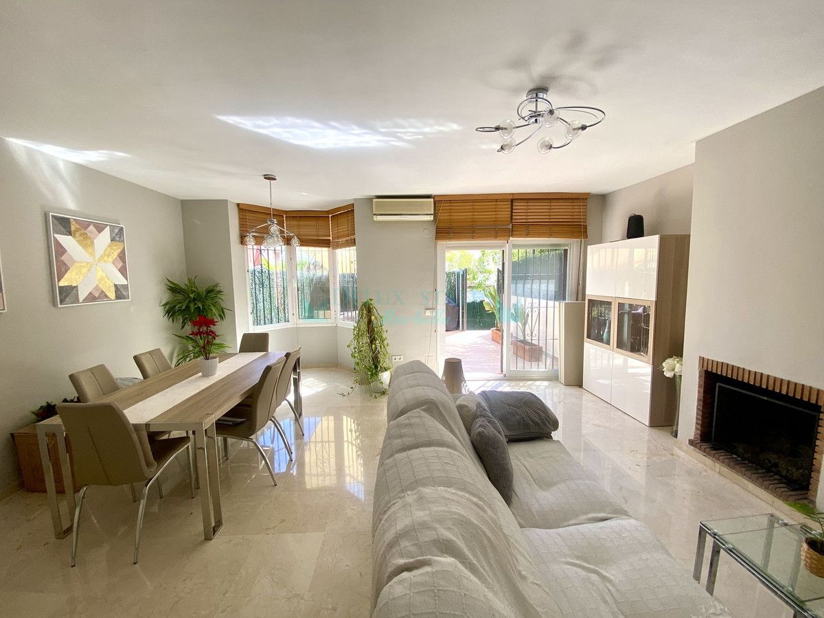 Town House for sale in Estepona
