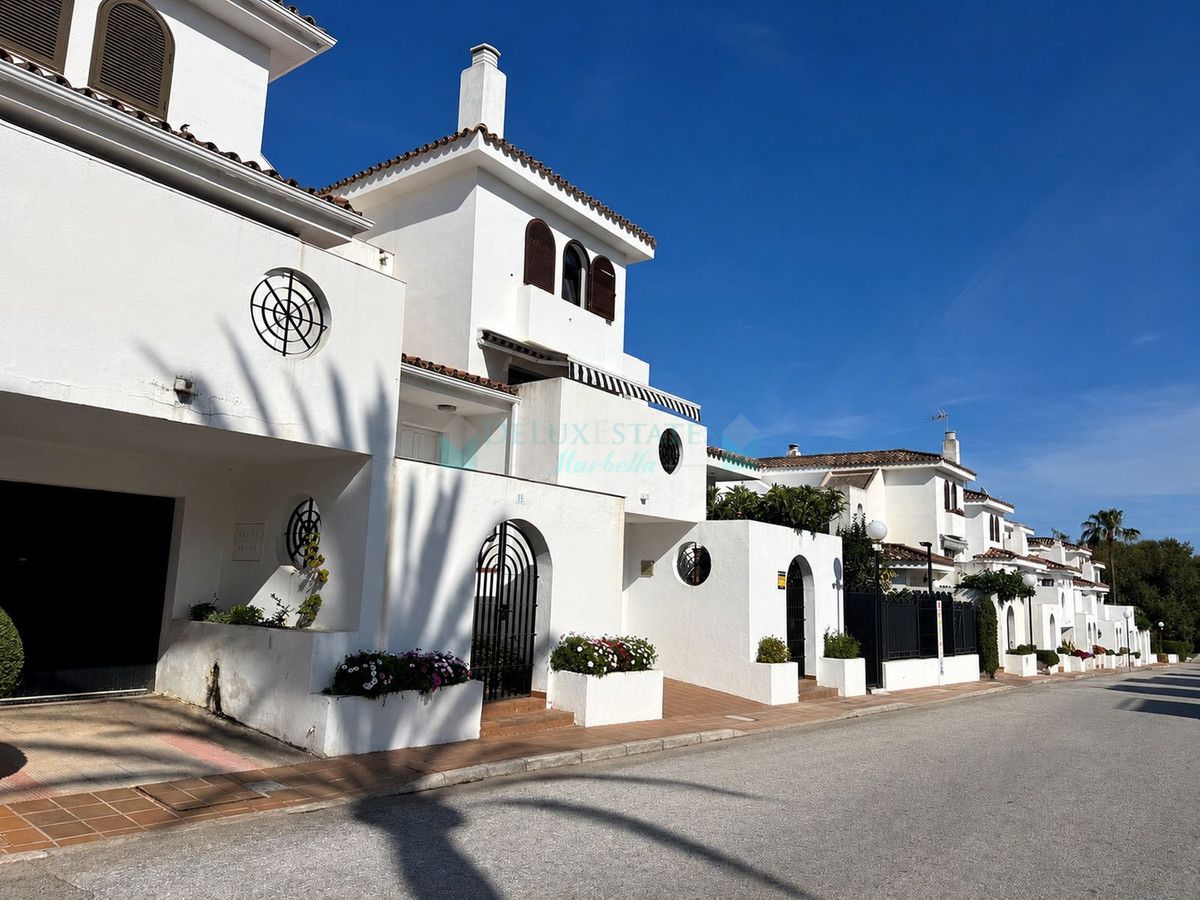 Adosado en venta en New Golden Mile, Estepona