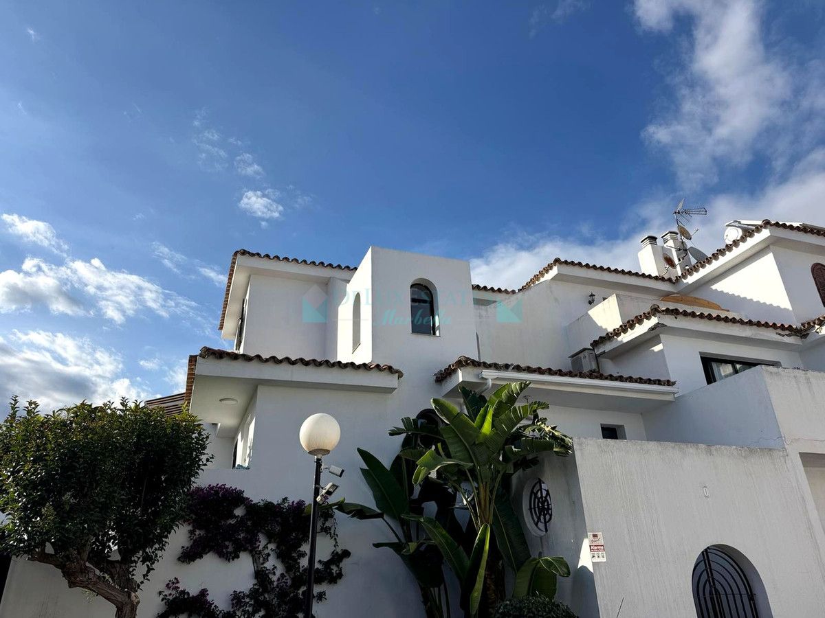 Adosado en venta en New Golden Mile, Estepona