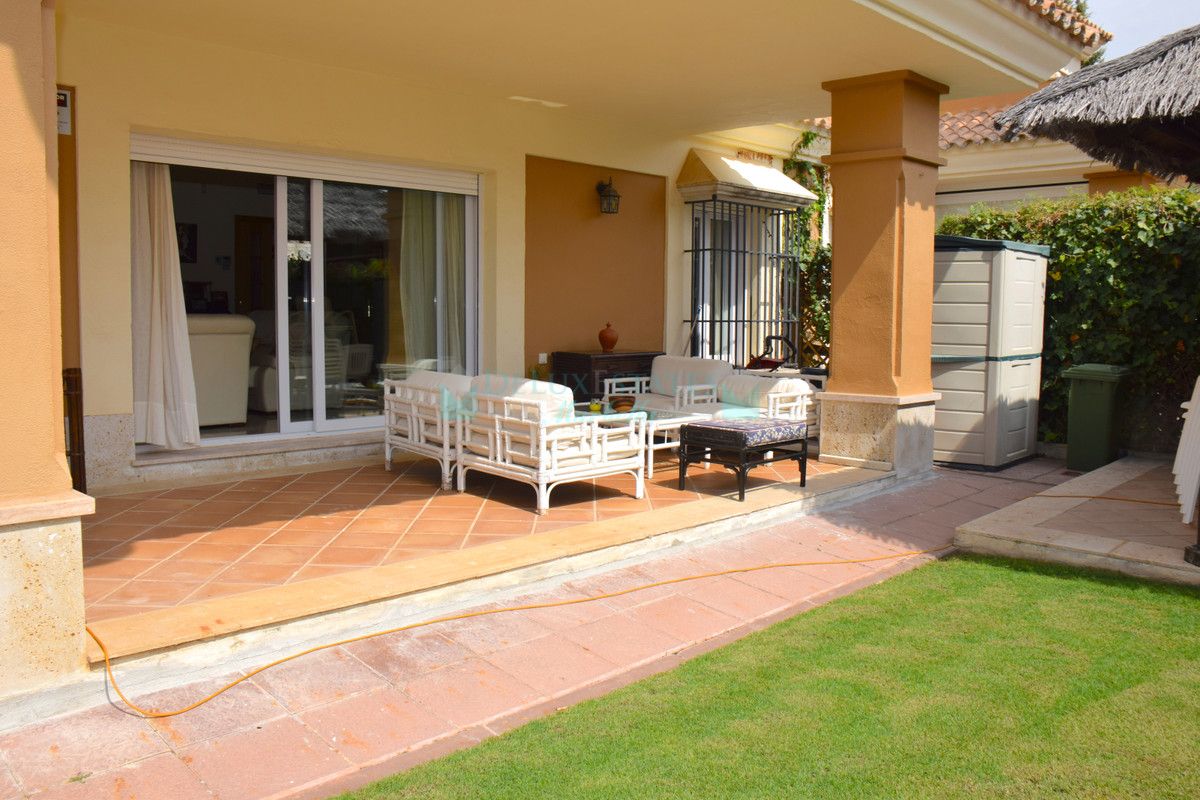 Villa Pareada en venta en Santa Clara, Marbella Este