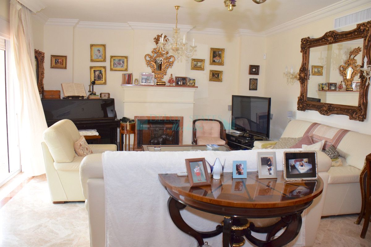Villa Pareada en venta en Santa Clara, Marbella Este