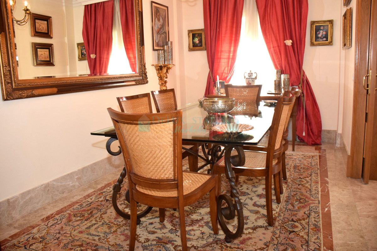 Villa Pareada en venta en Santa Clara, Marbella Este