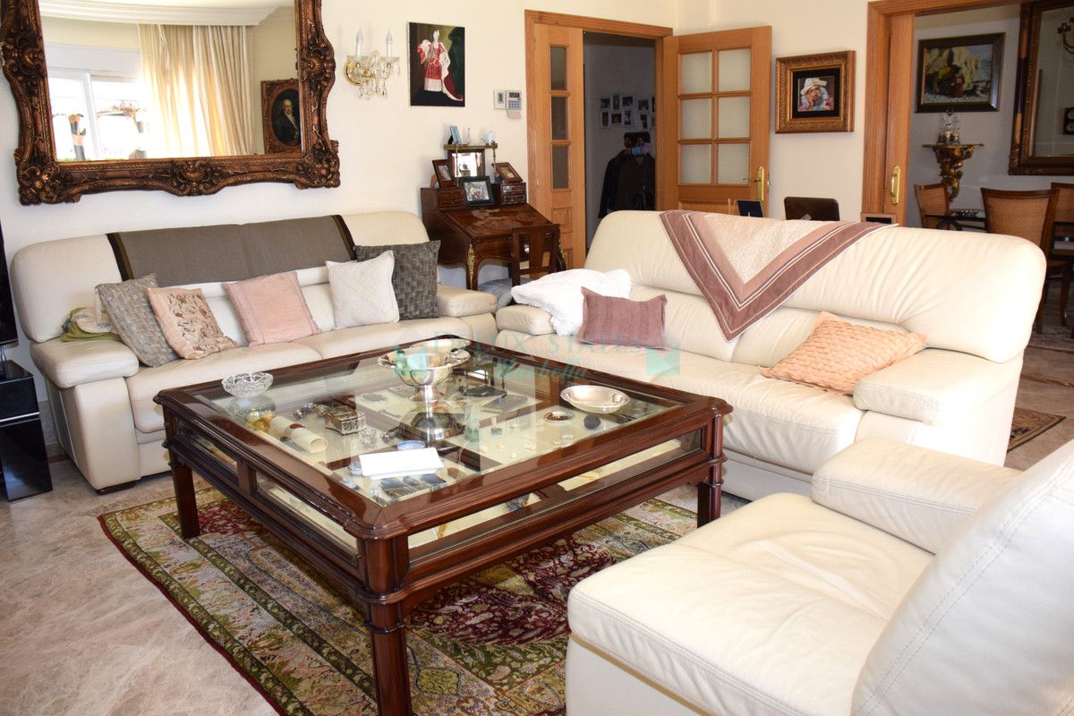 Villa Pareada en venta en Santa Clara, Marbella Este