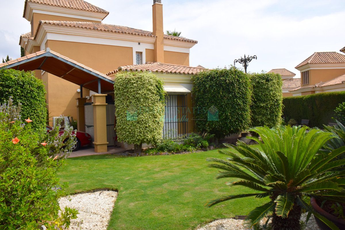 Villa Pareada en venta en Santa Clara, Marbella Este