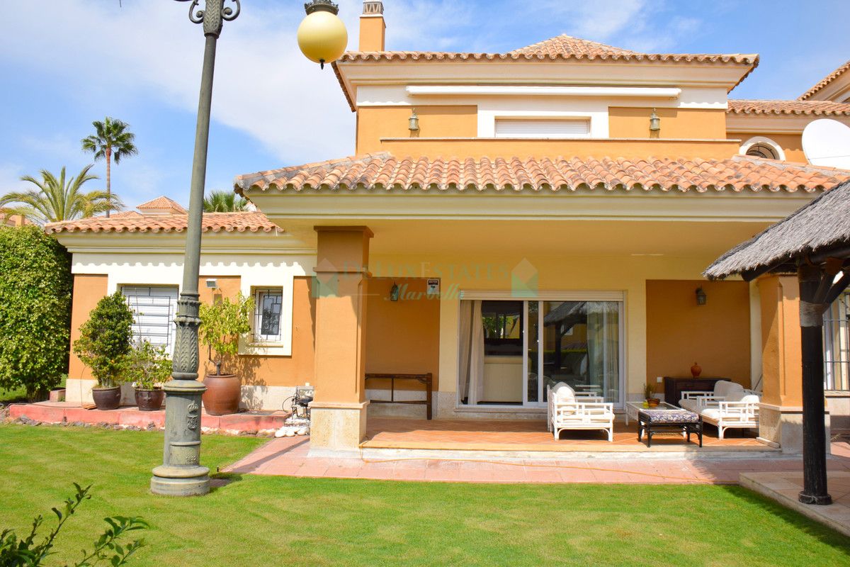 Villa Pareada en venta en Santa Clara, Marbella Este