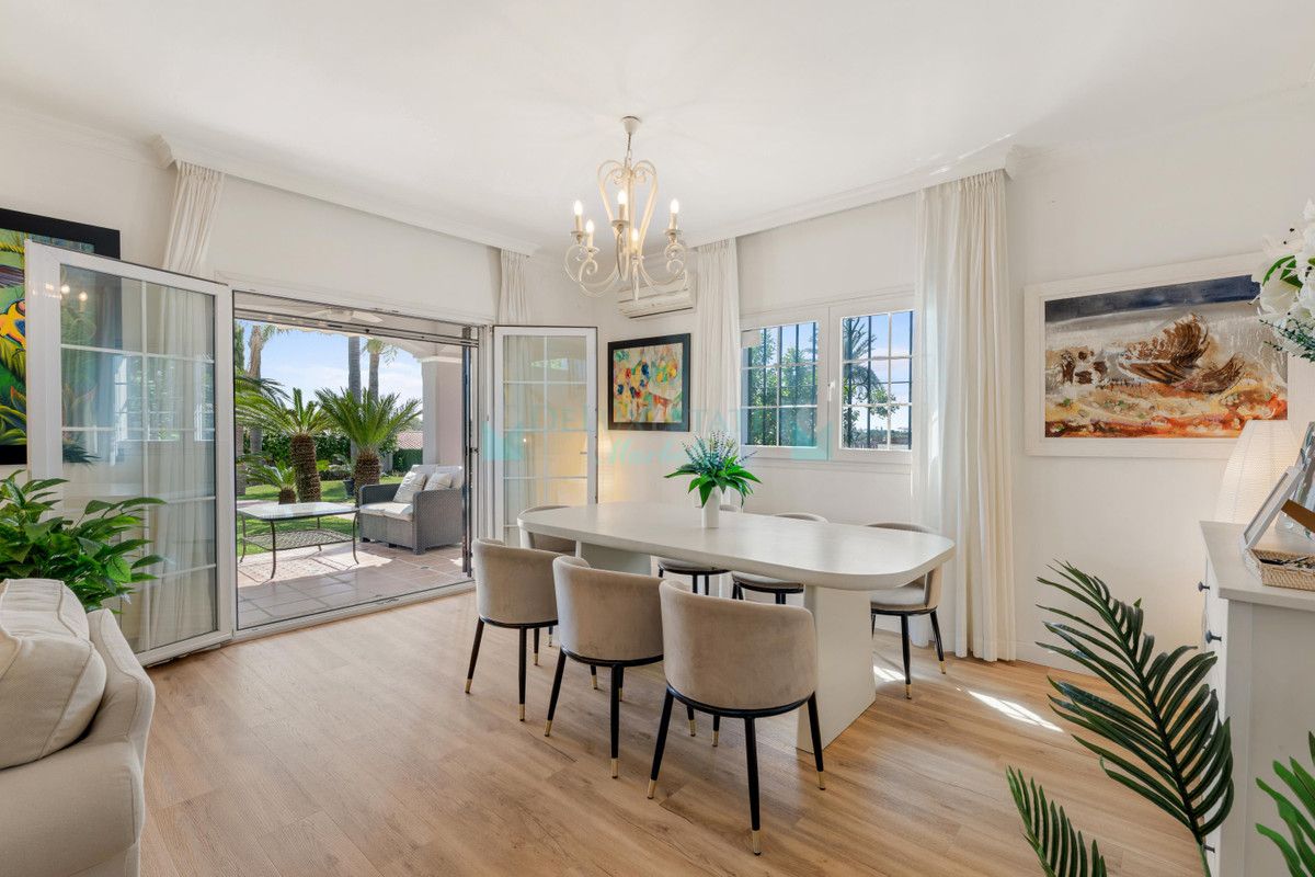 Villa for sale in Estepona