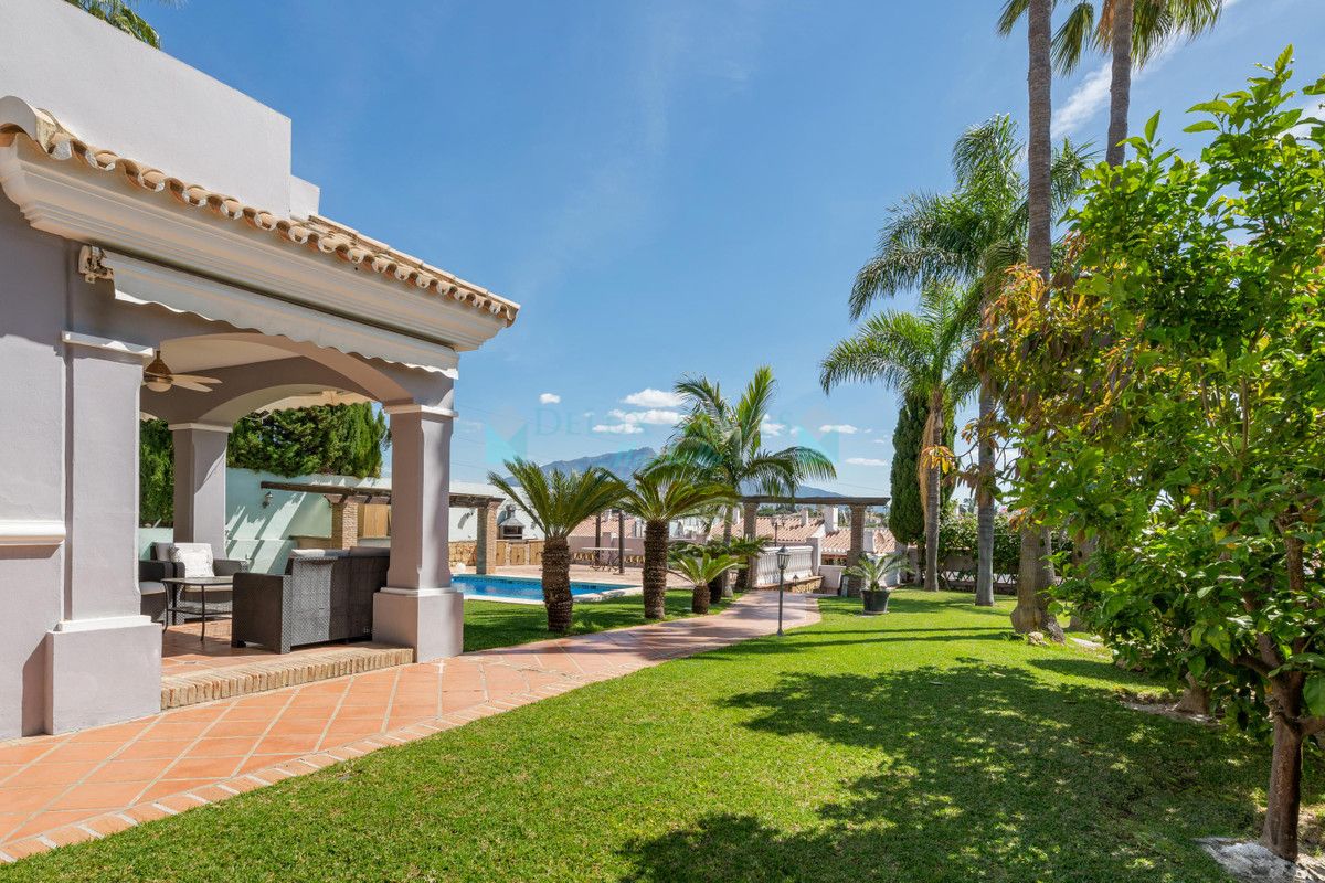 Villa for sale in Estepona