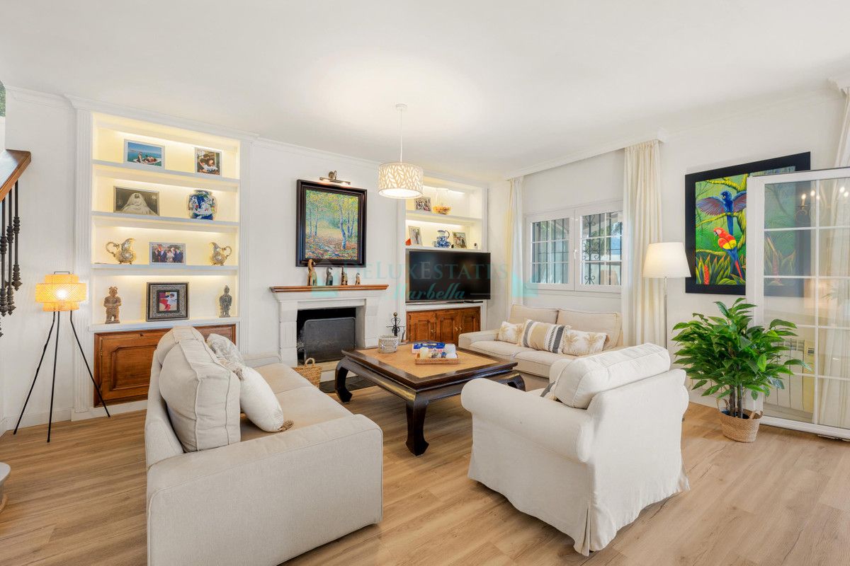 Villa for sale in Estepona