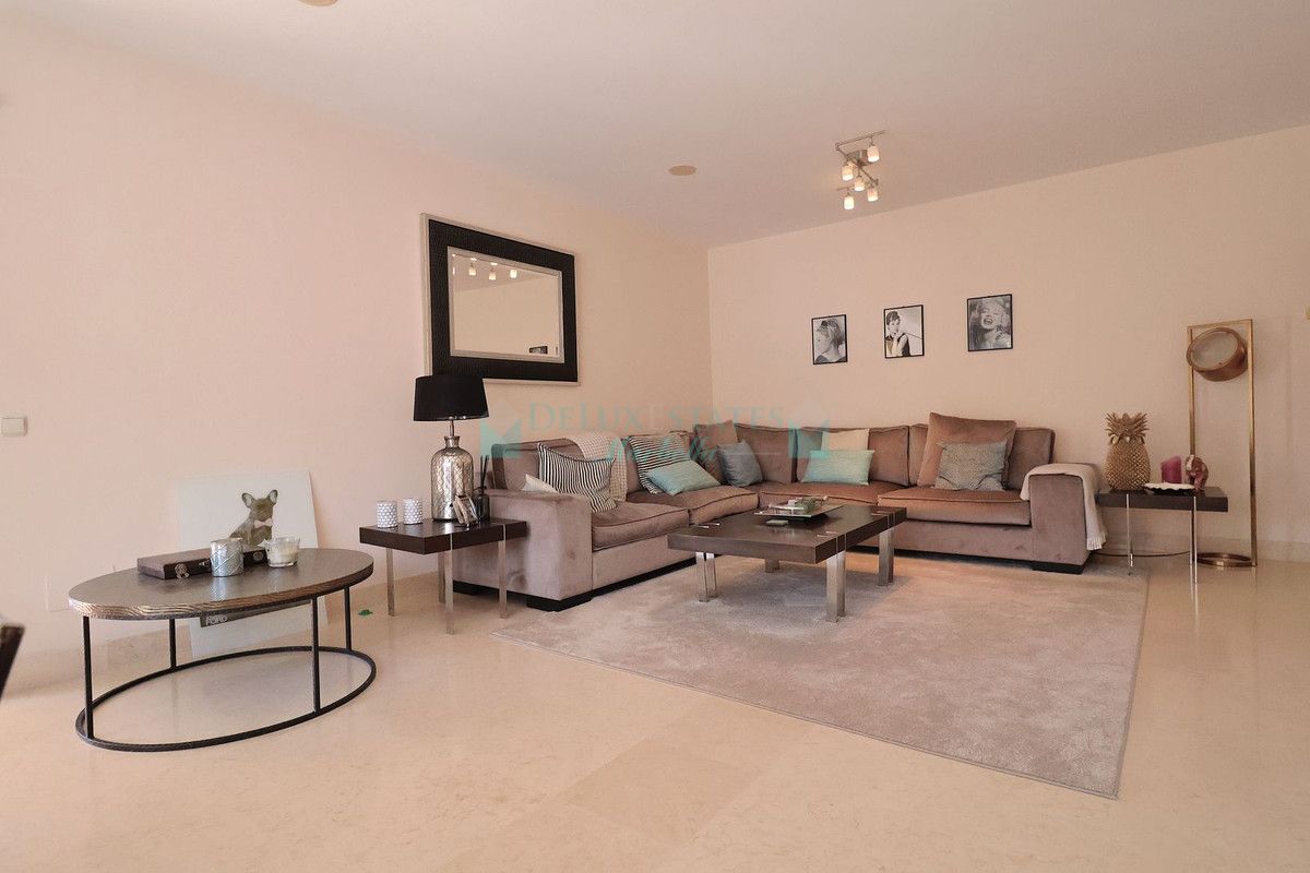 Apartamento en venta en Benahavis