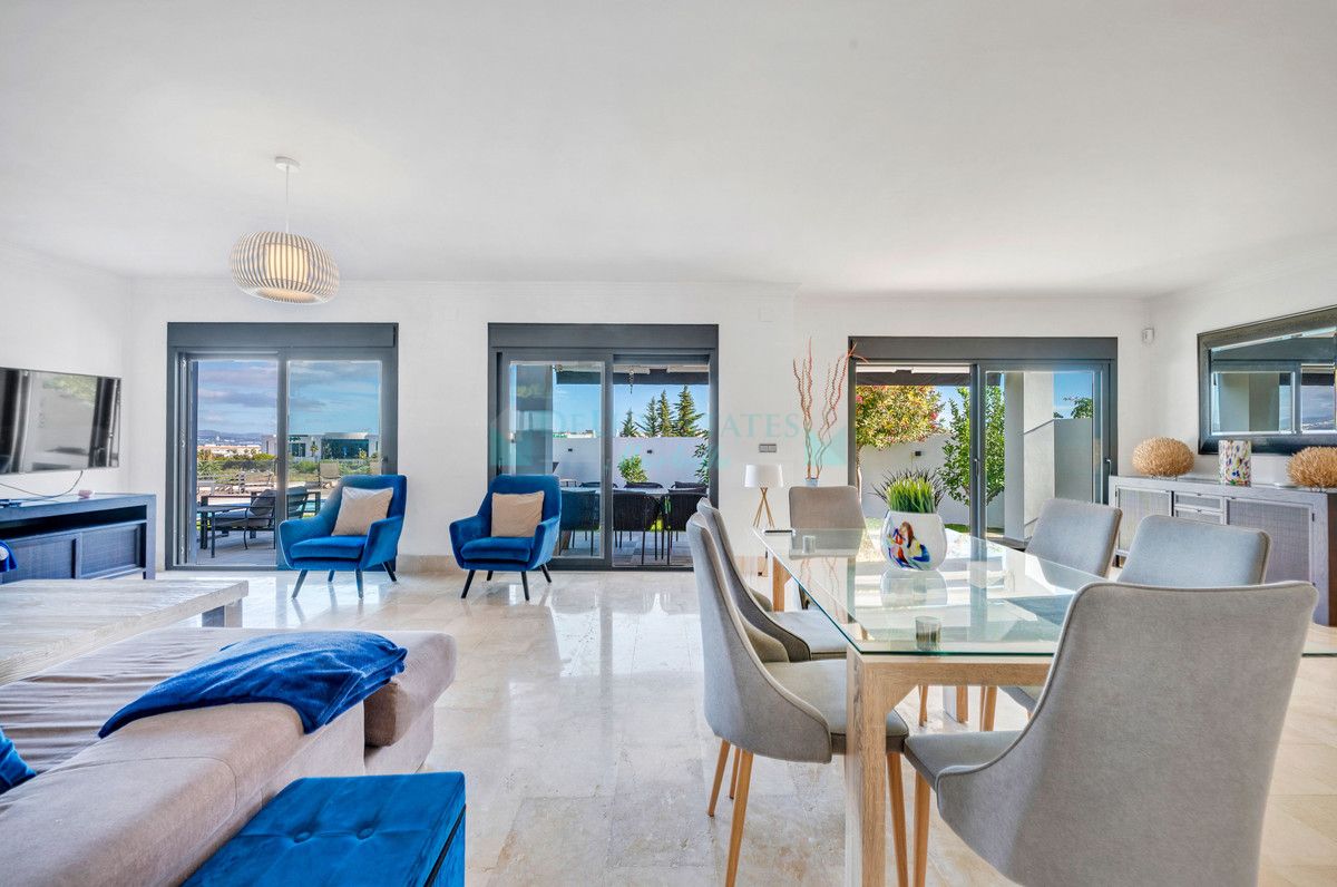 Villa for sale in Nueva Andalucia