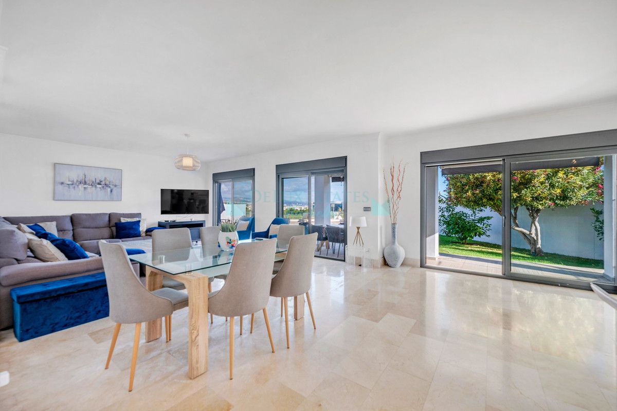 Villa for sale in Nueva Andalucia